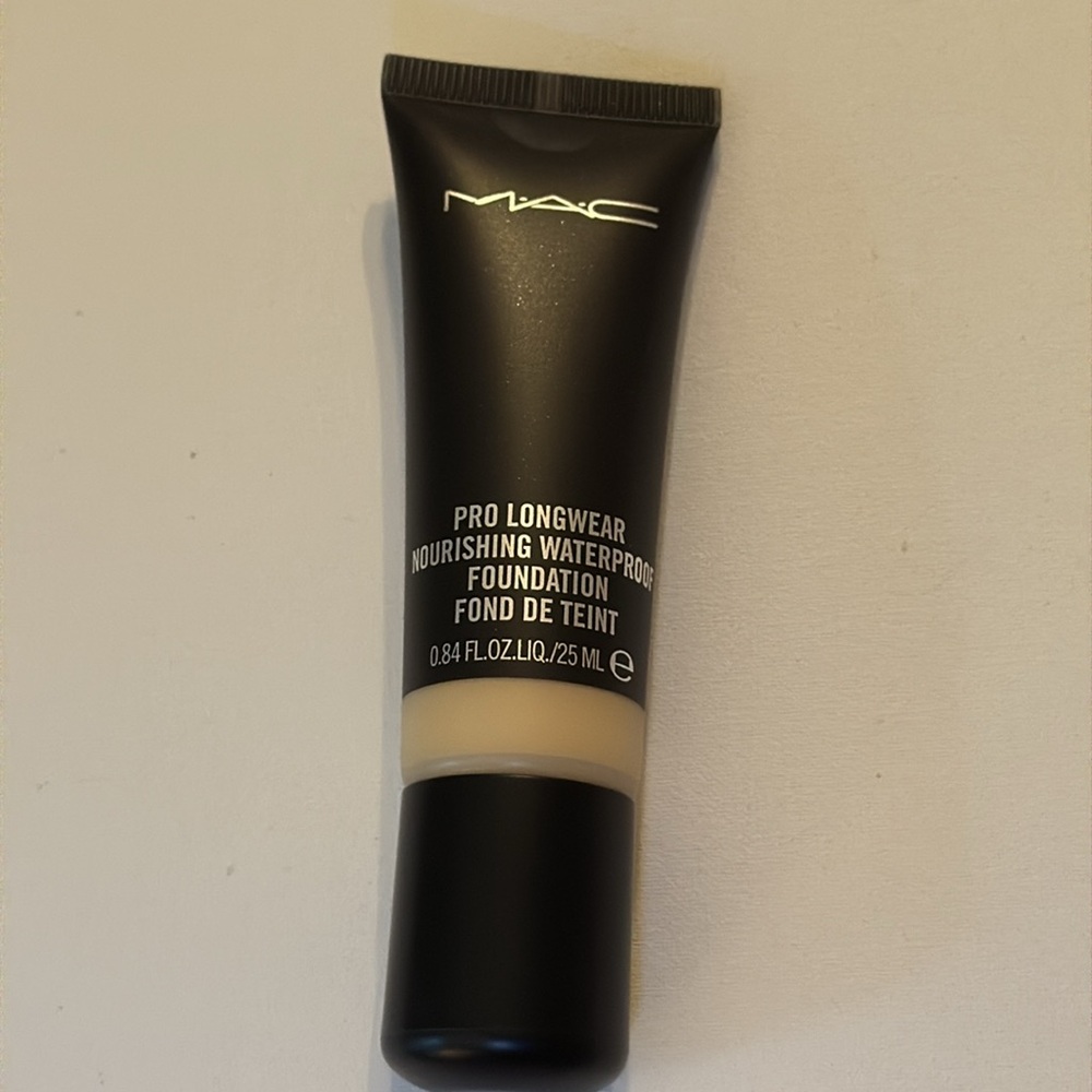 MAC Pro Longwear waterproof Foundation NC13